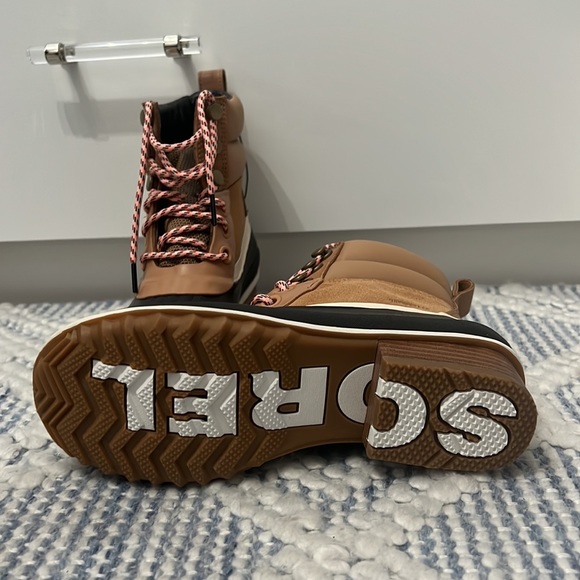 Sorel boots - Picture 4 of 4